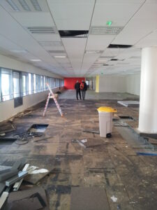 Montage mobilier de bureau en entreprise - BricoSolutions