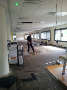 Montage mobilier de bureau en entreprise - BricoSolutions