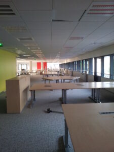 Montage mobilier de bureau en entreprise - BricoSolutions