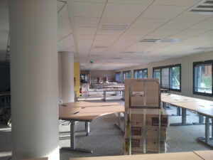 Montage mobilier de bureau en entreprise - BricoSolutions