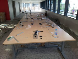 Montage mobilier de bureau en entreprise - BricoSolutions