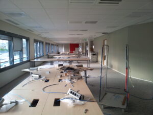 Montage mobilier de bureau en entreprise - BricoSolutions