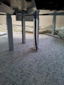 Montage mobilier de bureau en entreprise - BricoSolutions