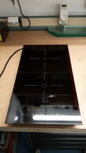 Verre de plaque cassé - BricoSolutions