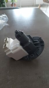 Changement pompe de vidange linge N°2 - BricoSolutions